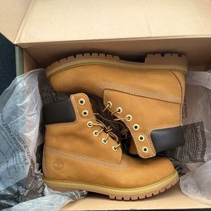 New Women’s size 11 timberlands originals